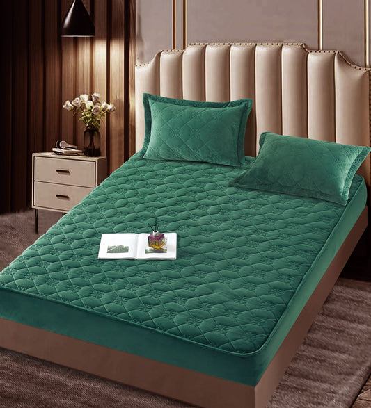 Husa de pat matlasata si 2 fete de perne din catifea, cu elastic, model tip topper, pentru saltea 140x200 cm, verde