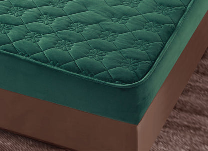 Husa de pat matlasata si 2 fete de perne din catifea, cu elastic, model tip topper, pentru saltea 140x200 cm, verde
