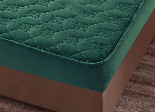 Husa de pat matlasata si 2 fete de perne din catifea, cu elastic, model tip topper, pentru saltea 140x200 cm, verde