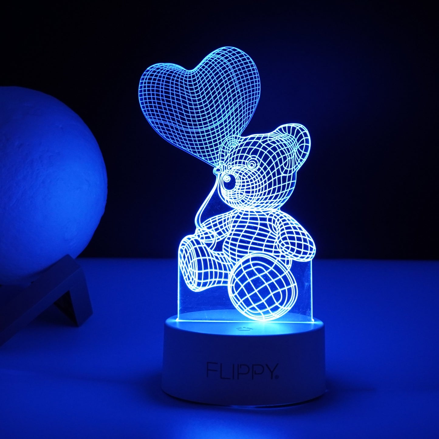 Lampa LED decorativa, Flippy, 3D, Ursulet cu balon inima, cu telecomanda, doua moduri de alimentare USB si baterii, 20 cm inaltime, din material acril si lumina multicolora, alb-3
