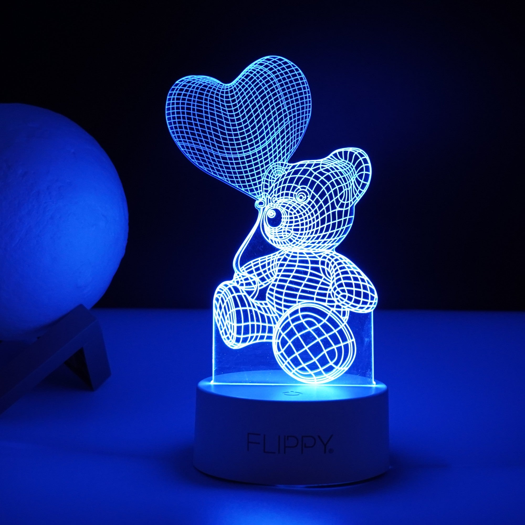 Lampa LED decorativa, Flippy, 3D, Ursulet cu balon inima, cu telecomanda, doua moduri de alimentare USB si baterii, 20 cm inaltime, din material acril si lumina multicolora, alb-3