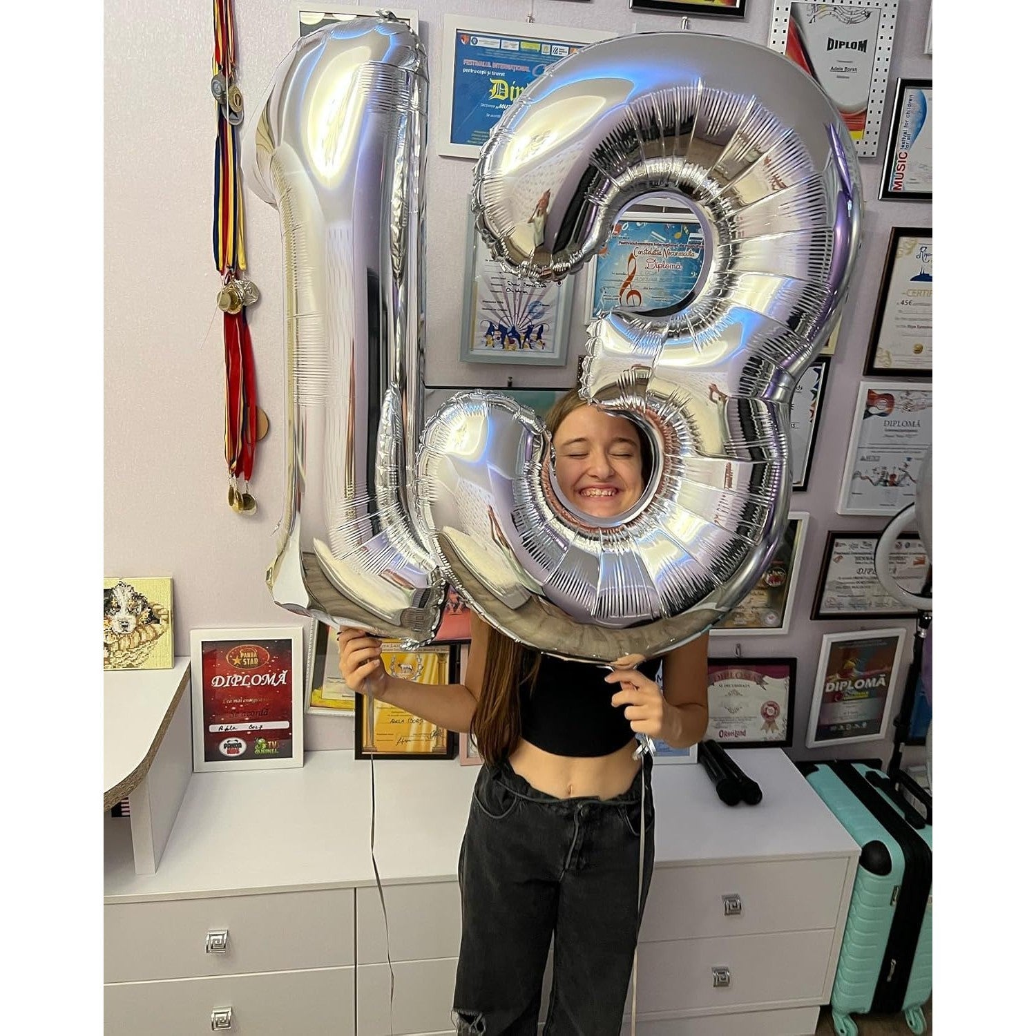 Balon din Folie Metalizata, Flippy, Figurina Cifra, Tema Aniversare 100 cm, Ambalaj Individual, Pai inclus, Umflare cu Aer sau Heliu, Argintiu, Cifra 1-6
