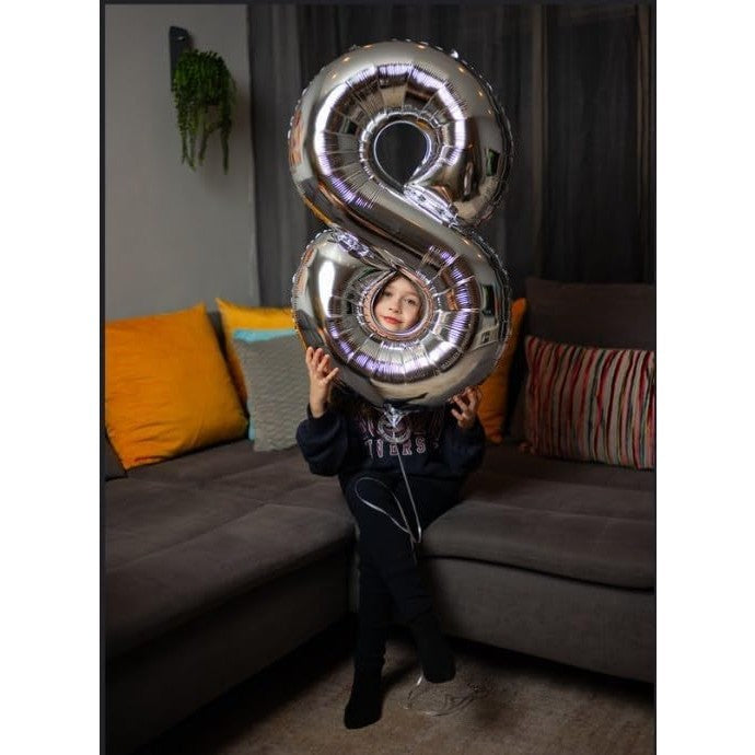 Balon din Folie Metalizata, Flippy, Figurina Cifra, Tema Aniversare 100 cm, Ambalaj Individual, Pai inclus, Umflare cu Aer sau Heliu, Argintiu, Cifra 8-3