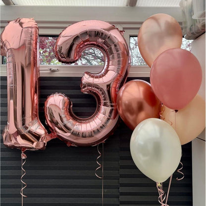 Balon din Folie Metalizata Flippy, Figurina Cifra, Tema Aniversare 100 cm, Ambalaj Individual, Pai inclus, Umflare cu Aer sau Heliu, Coral, Rose, Cifra 1-4