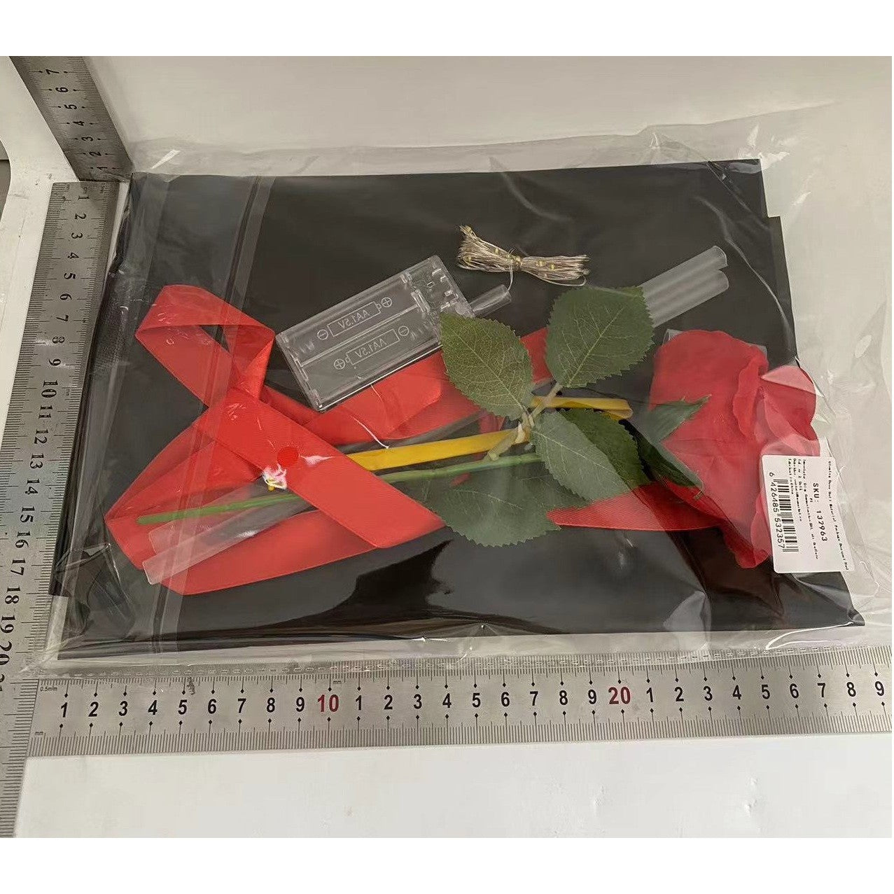 Buchet Decorativ, Flippy, Trandafir in Balon cu Lumini Led, Diametru 35 cm, 2 x Baterii AA (neincluse), Rosu/Negru-8