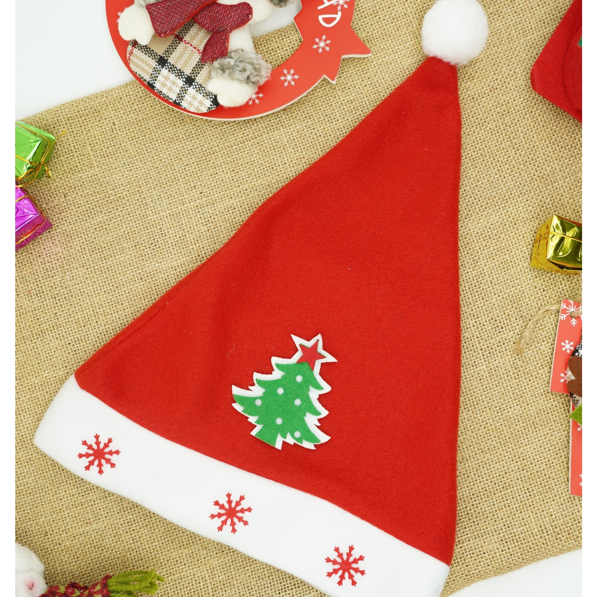 Caciulita de Mos Craciun, Flippy,cu model de Brad si ornament fulg de nea, rosie, marime universala, material textil-1