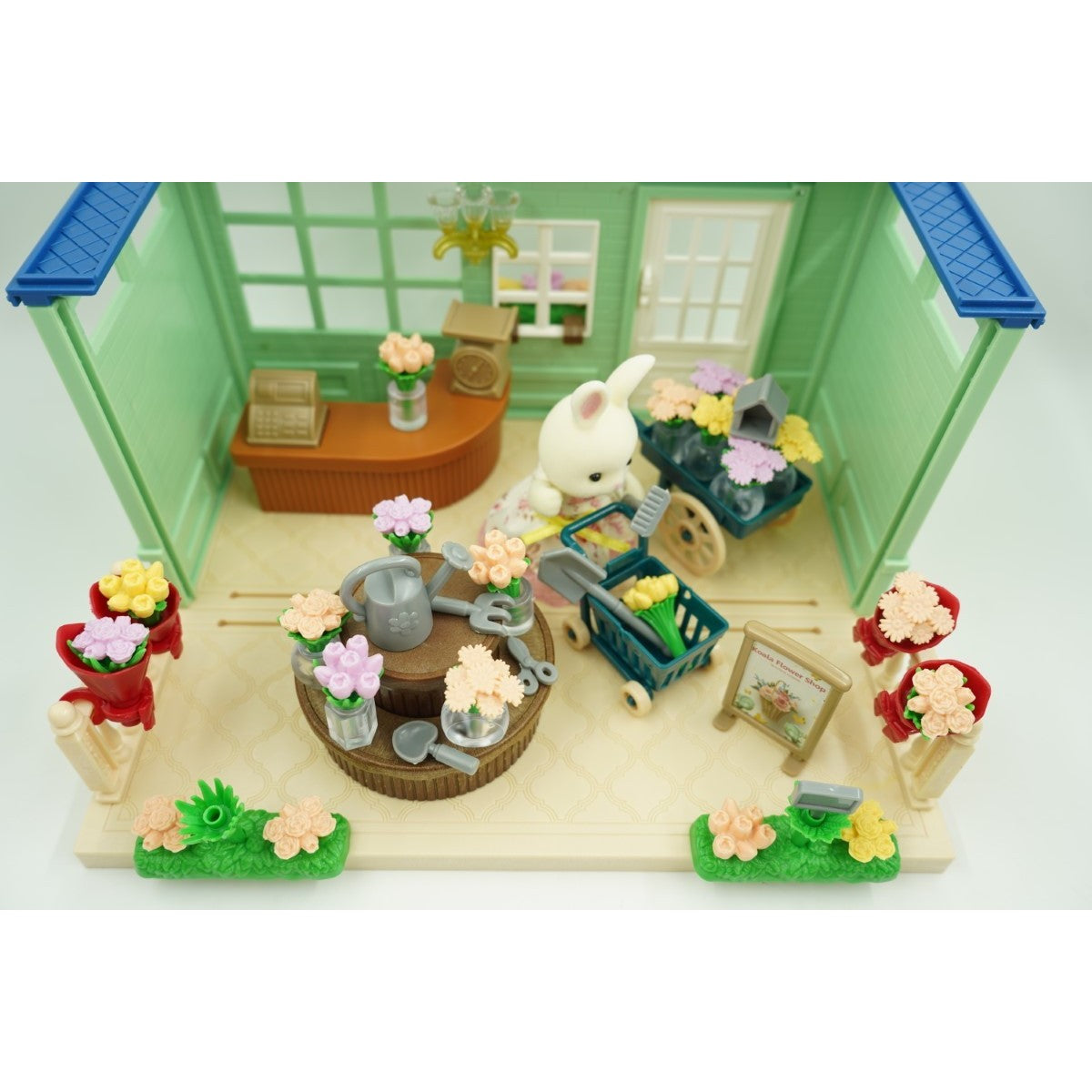 Casa de papusi, magazin cu flori, cu mobilier si figurine-9
