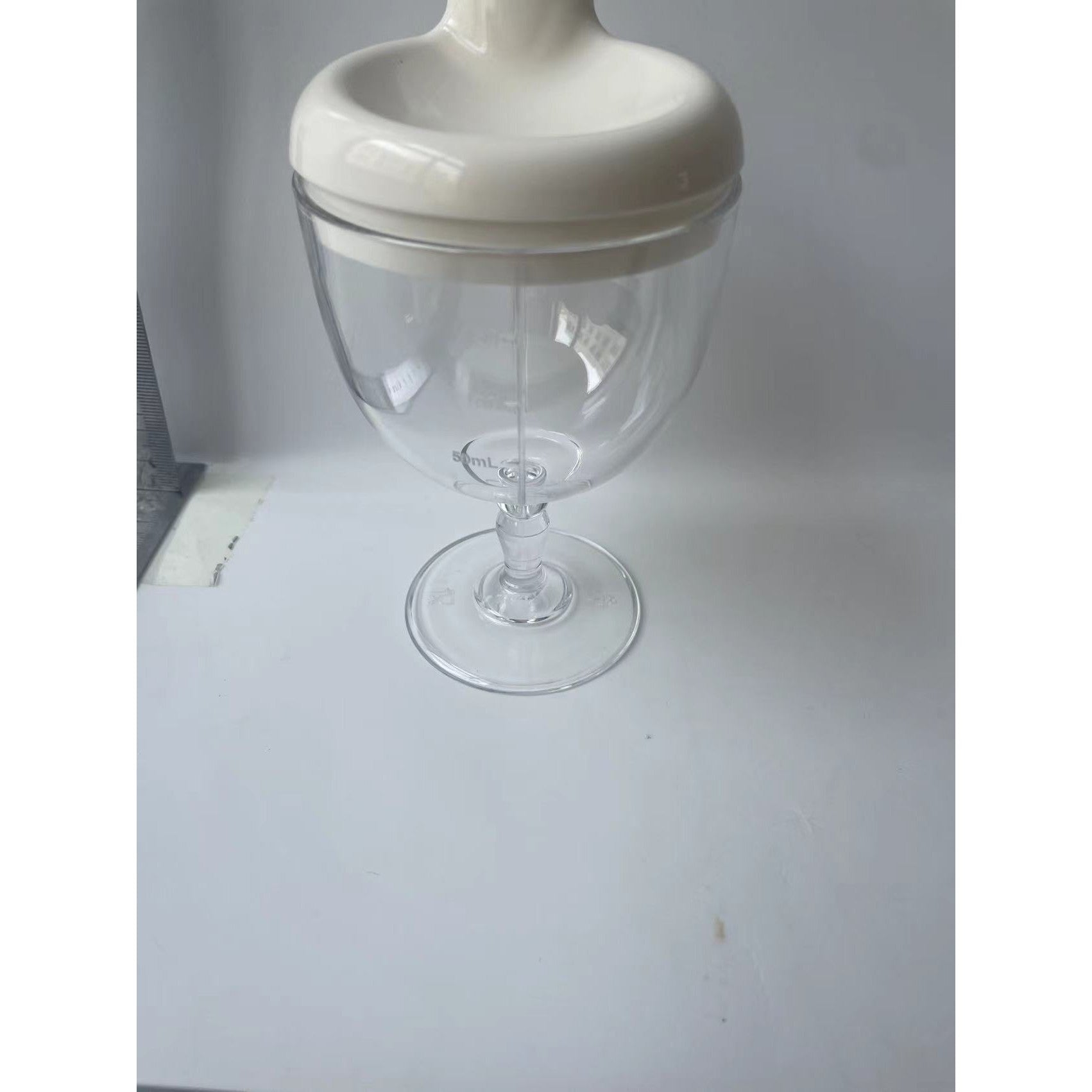 Pahar din Plastic Transparent cu Picior, Flippy, pentru Copii, cu Cioc Antiscurgere, Alb-1