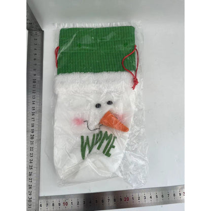 Saculet de Craciun pentru Sticla de Bautura, Flippy, Model Om de Zapada Accesorizat, Tematica Petrecere de Craciun, Marime Universala, 13x28 cm, Verde-1