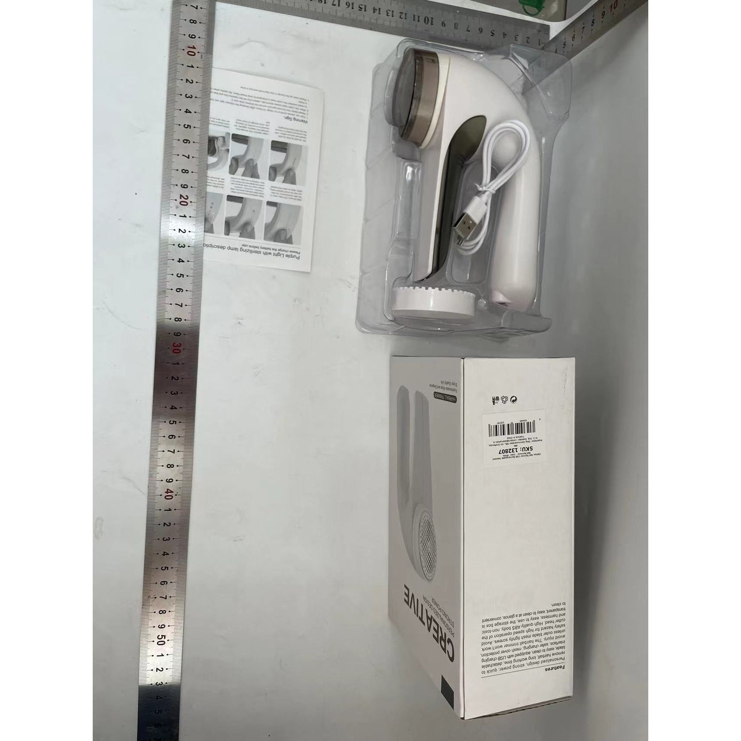 Aparat Pentru Curatat Scame, Par Si Praf, Flippy, Trimmer pentru Diferite Tipuri De Material, Cu Lame Din Otel Inoxidabil, Maner Ergonomic, Incarcare Prin USB, 15x6x9 cm, Alb-1