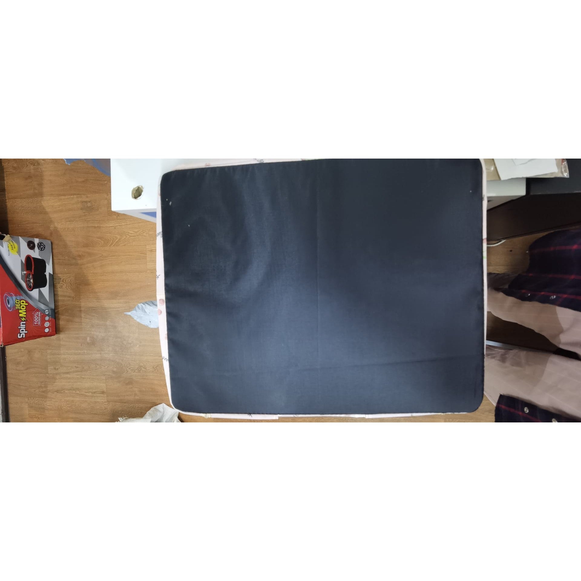 Cutie de Depozitare Pliabila, Flippy, cu Fermoar, 100 L, Textil, 60x42x40 cm, O Fereastra, Cadru Metalic, Suport Baza Stabil din Plastic, imprimeu punctat, Rosu, Resigilat-6