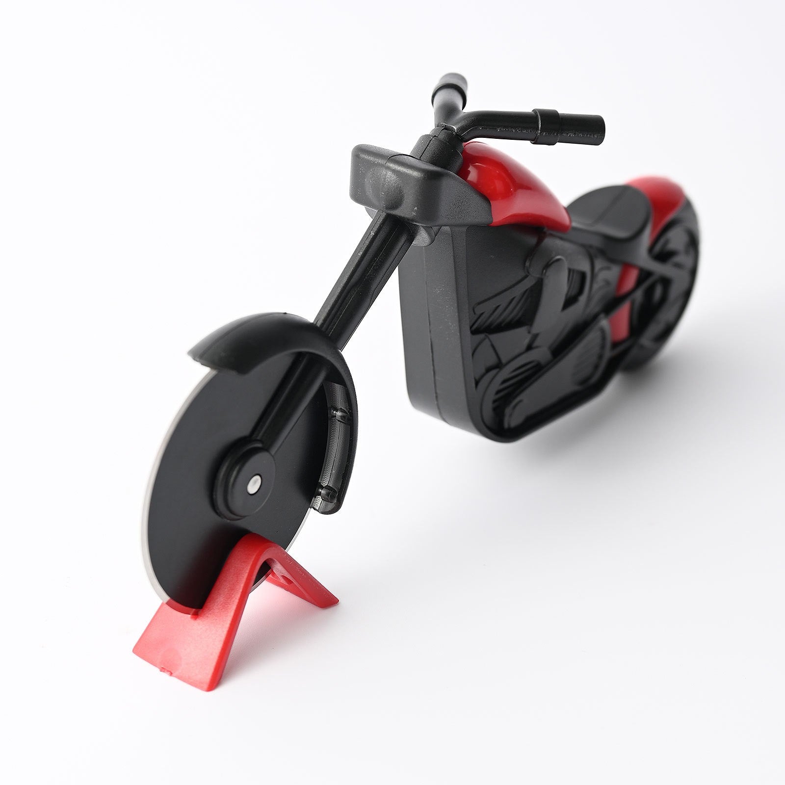 Cutit pizza creativ Flippy, in forma de motocicleta, cu suport pentru cutit, 21.5 x 9.5 cm, otel/PP, negru-2