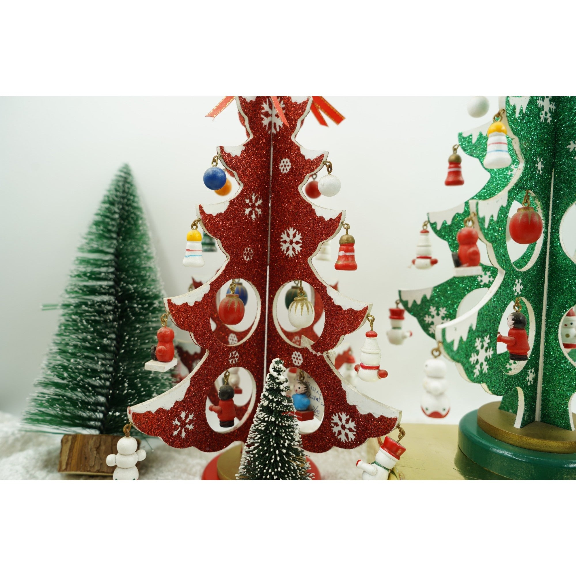 Decoratiune Craciun, Brad, Rosu/Alb, 8 cavitati cu ornamente, 18.5 cm x 33 cm, Lemn, Flippy-2