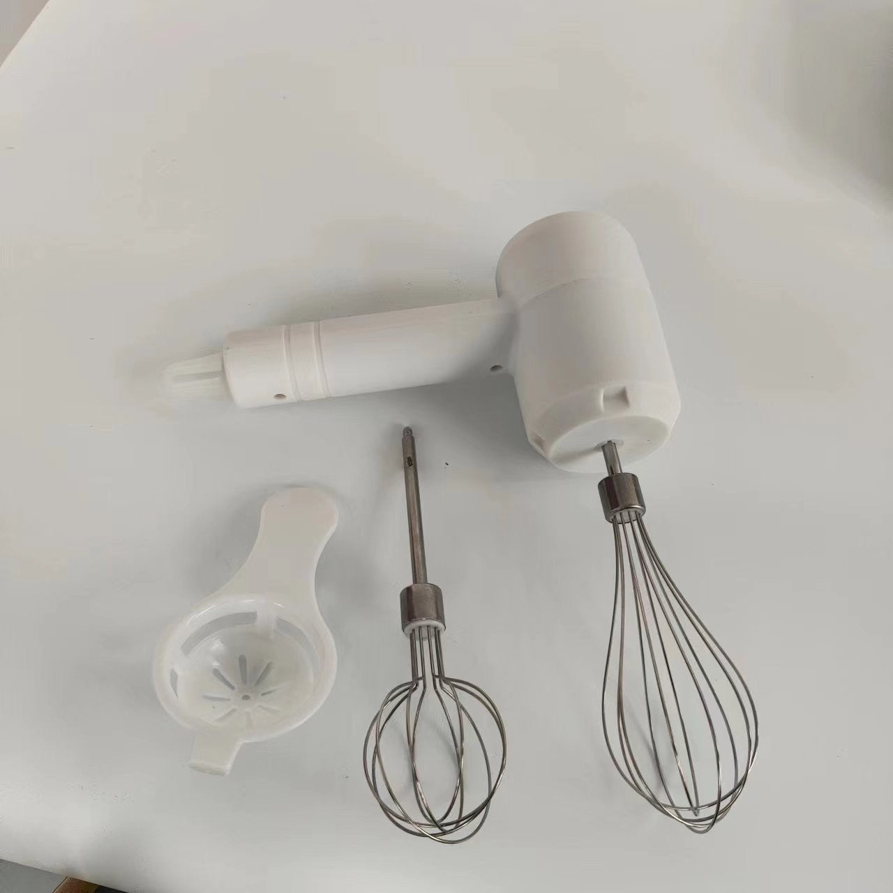 Mixer Electric fara Fir, Flippy, pentru Oua Smantana Frisca, Maner Plastic, Usor de Utilizat si Depozitat, 3 Accesorii, Alb-0