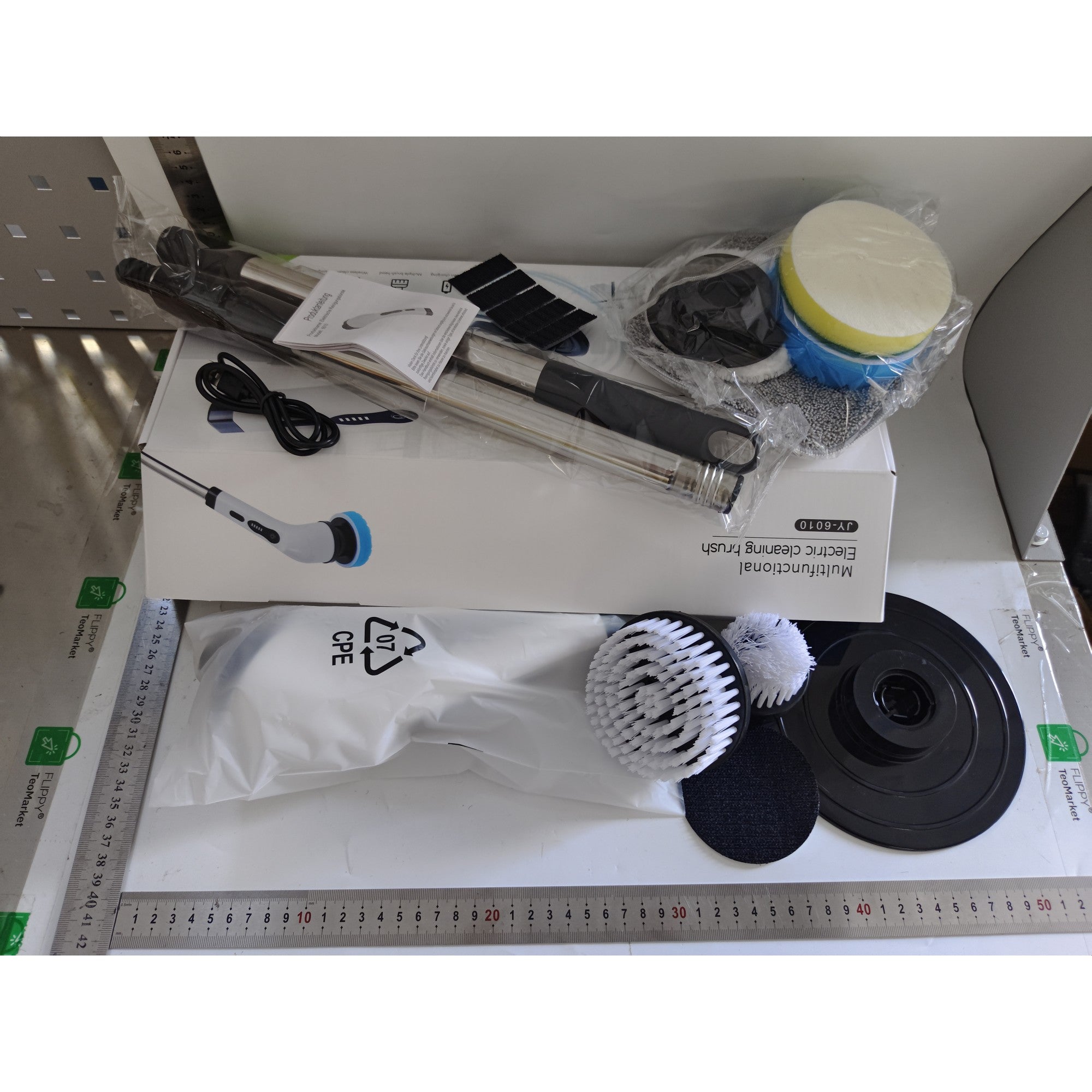 Perie Electrica de Curatare cu Maner, Flippy, Perie pentru Gresie, Baie, Bucatarie, cu 9 Capete, Maner Extensibil Detasabil, Culoare: Alb-1