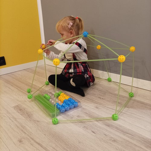Set Constructie Cort 3D din Paie - Jucarie Interactiva cu 100 Piese