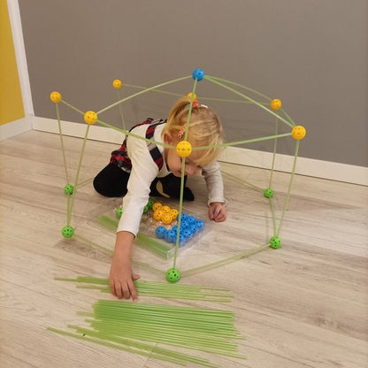 Set Constructie Cort 3D din Paie - Jucarie Interactiva cu 100 Piese