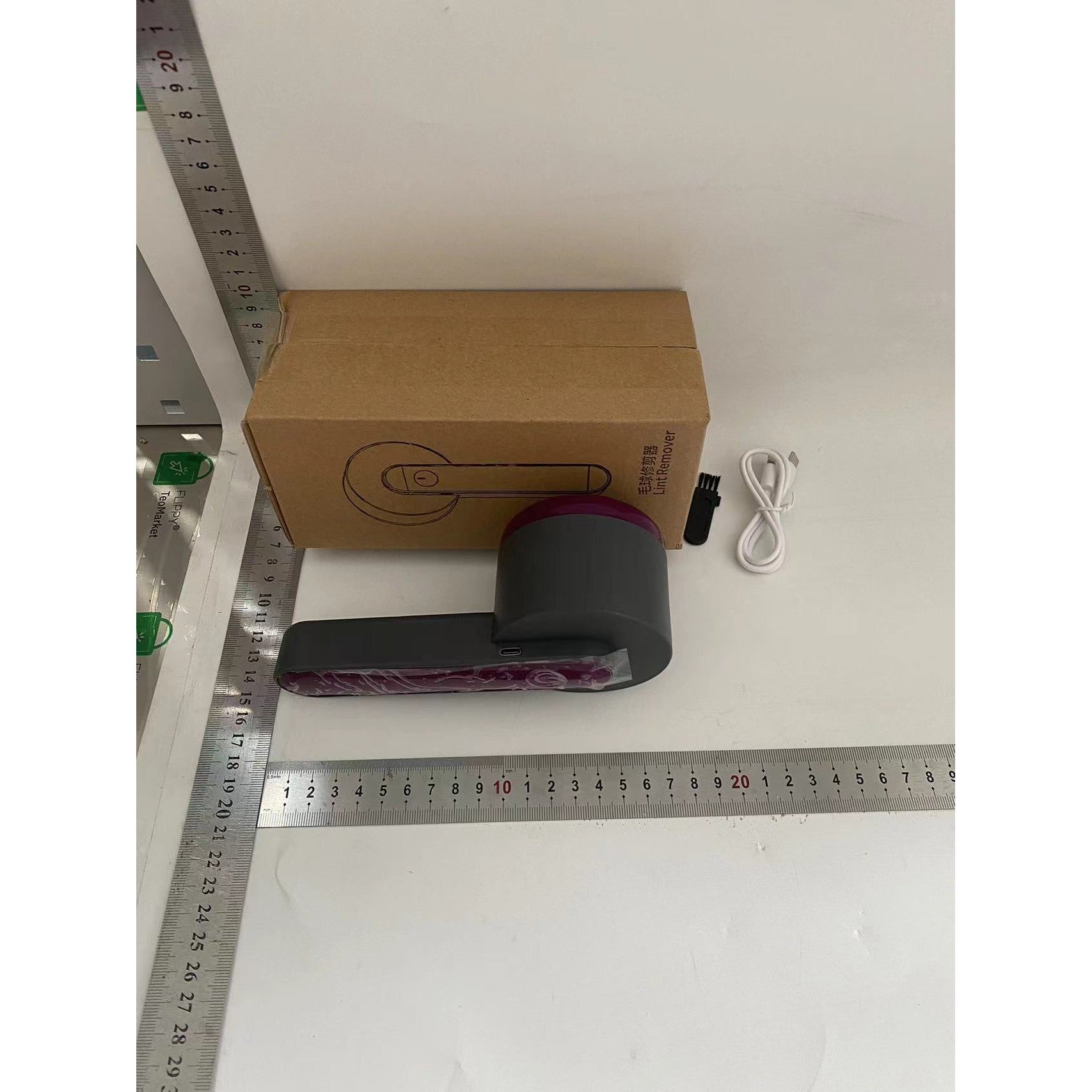 Aparat Pentru Curatat Scame, Par Si Praf, Flippy, Trimmer pentru Diferite Tipuri De Material, Cu Lame Din Otel Inoxidabil, Maner Ergonomic, Incarcare Prin USB, Negru Mov-1