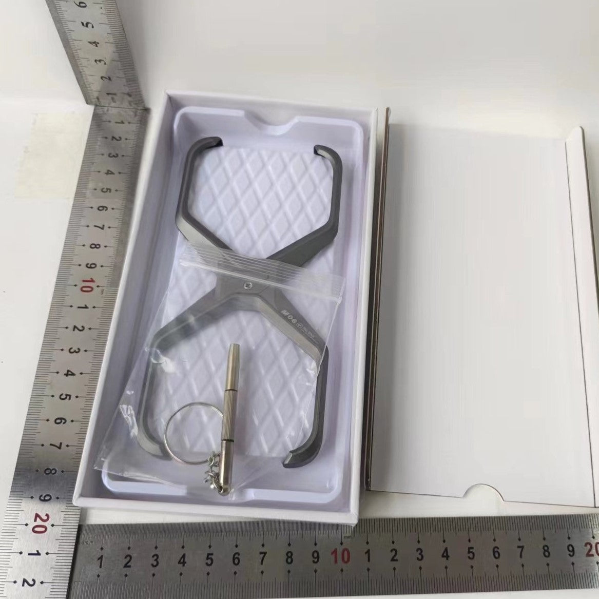 Husa Armor X Compatibila cu iPhone 15, Flippy, Aliaj de Aluminiu, Antisoc, Antizgarieturi, Impermeabila, Margini cu 2 Straturi, Aderent, Montare Usoara, Surubelnita Inclusa, Gri Metalizat-9