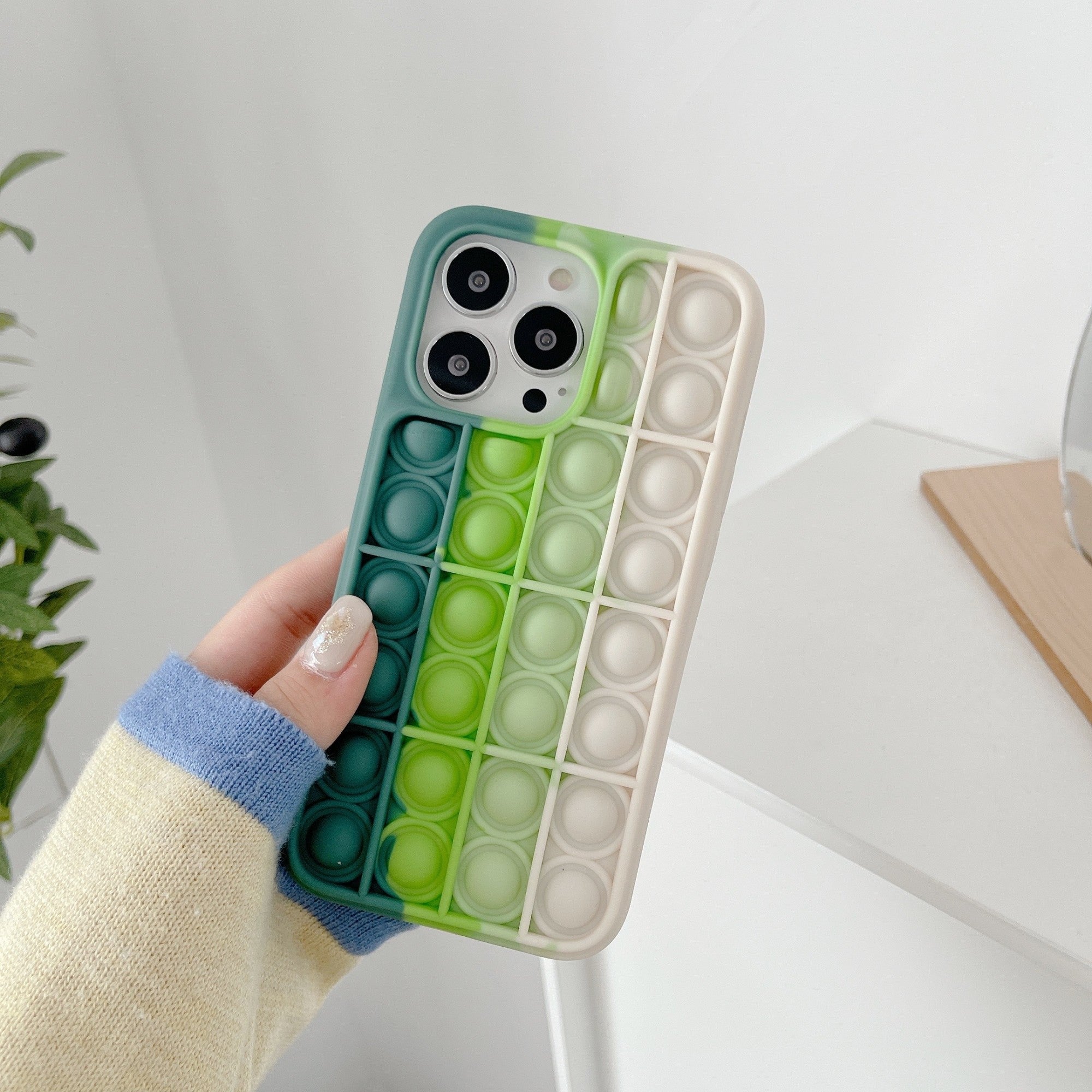 Husa de protectie Flippy Pop It compatibila cu Apple iPhone 13,Model 3,Multicolor-1