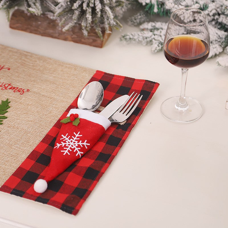 Husa decorativa festiva pentru 3 tacamuri Flippy, model caciulita cu fulg, material textil si poliester, 18 x 7 cm, rosu-3
