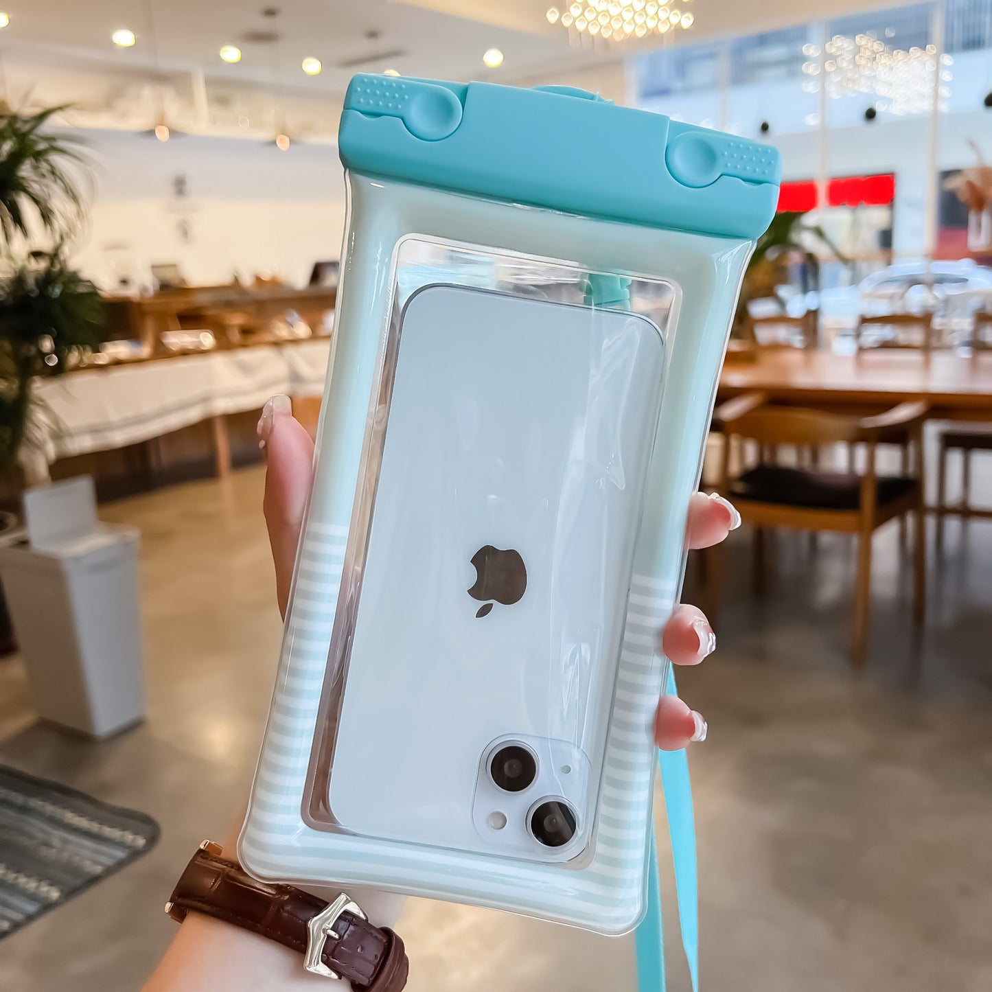 Husa subacvatica Cushion Waterproof Flippy, Snowproof, Universala, Dungata, cu Snur, pentru telefon sau documente, Verde Menta-1