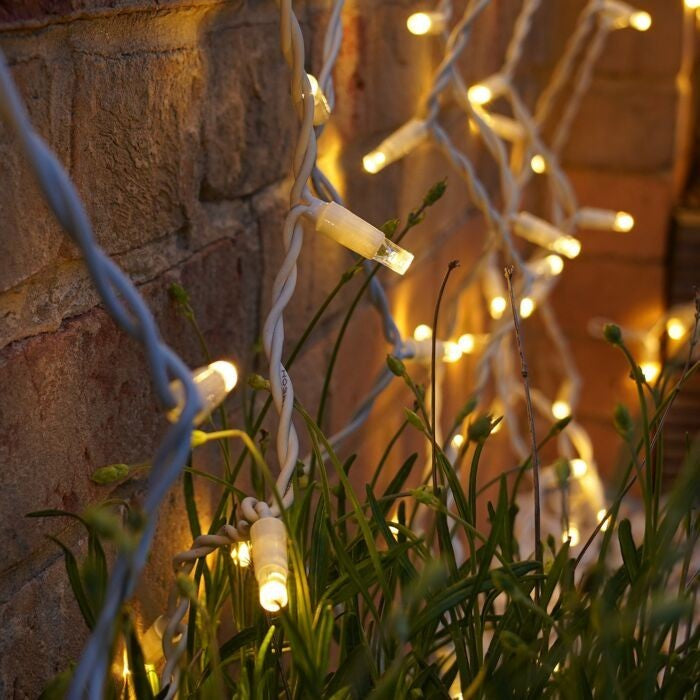 Instalatie Craciun, Tip Perdea, IP44, 9 m x 3 m, 720 LED-uri, Alb Cald, cu 8 jocuri de lumini, 31 V, 9W, Interconectabila, Prelungitor 3 m inclus, Fir transparent, Interior/ Exterior, Flippy-1