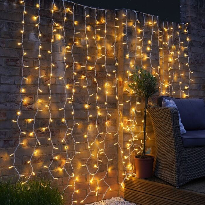 Instalatie Craciun, Tip Perdea, IP44, 9 m x 3 m, 720 LED-uri, Alb Cald, cu 8 jocuri de lumini, 31 V, 9W, Interconectabila, Prelungitor 3 m inclus, Fir transparent, Interior/ Exterior, Flippy-0