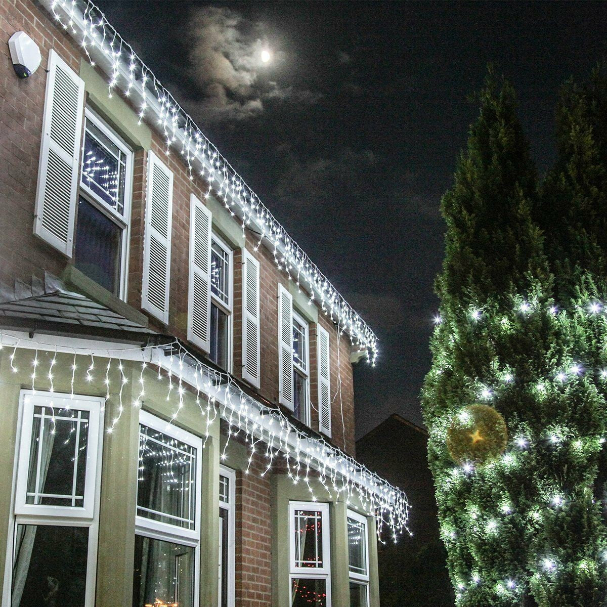 Instalatie Craciun Yoto, Tip Franjuri/Turturi, 12 m, 300 LED-uri, Prelungitor 1.5 m, 8 Jocuri de Lumini, Interconectabila, Conectare la Retea, Fir transparent, Interior/Exterior, Alb Rece-6