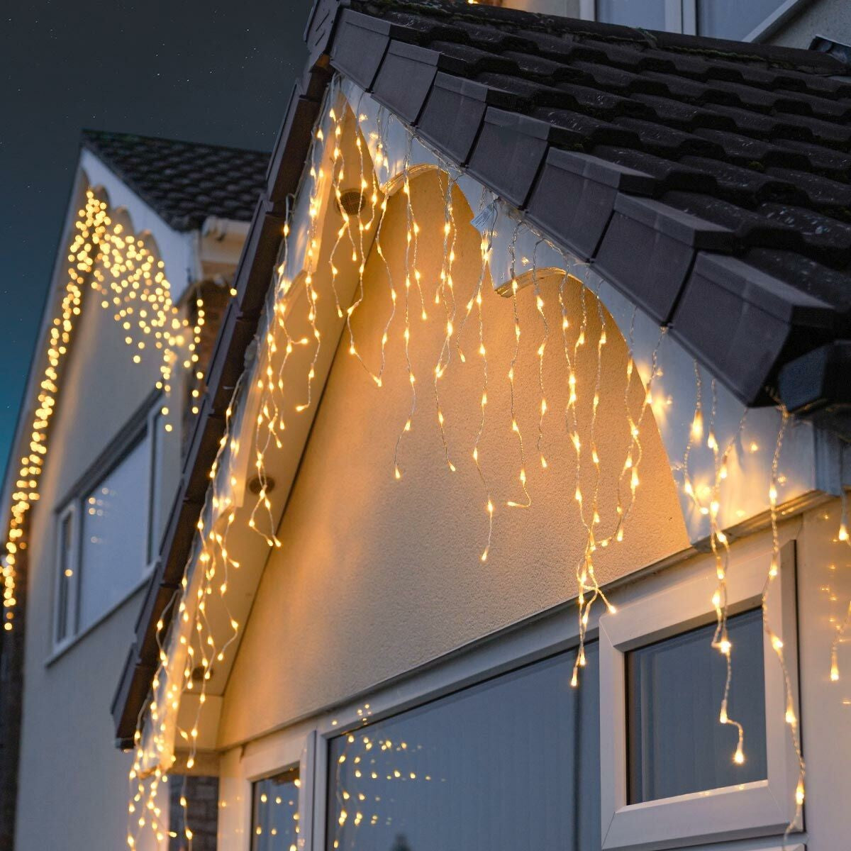Instalatie Craciun Yoto, Tip Franjuri/Turturi, 12 m, 300 LED-uri, Prelungitor 1.5 m, 8 Jocuri de Lumini, Interconectabila, Conectare la Retea, Fir transparent, Interior/Exterior, Alb Cald-0