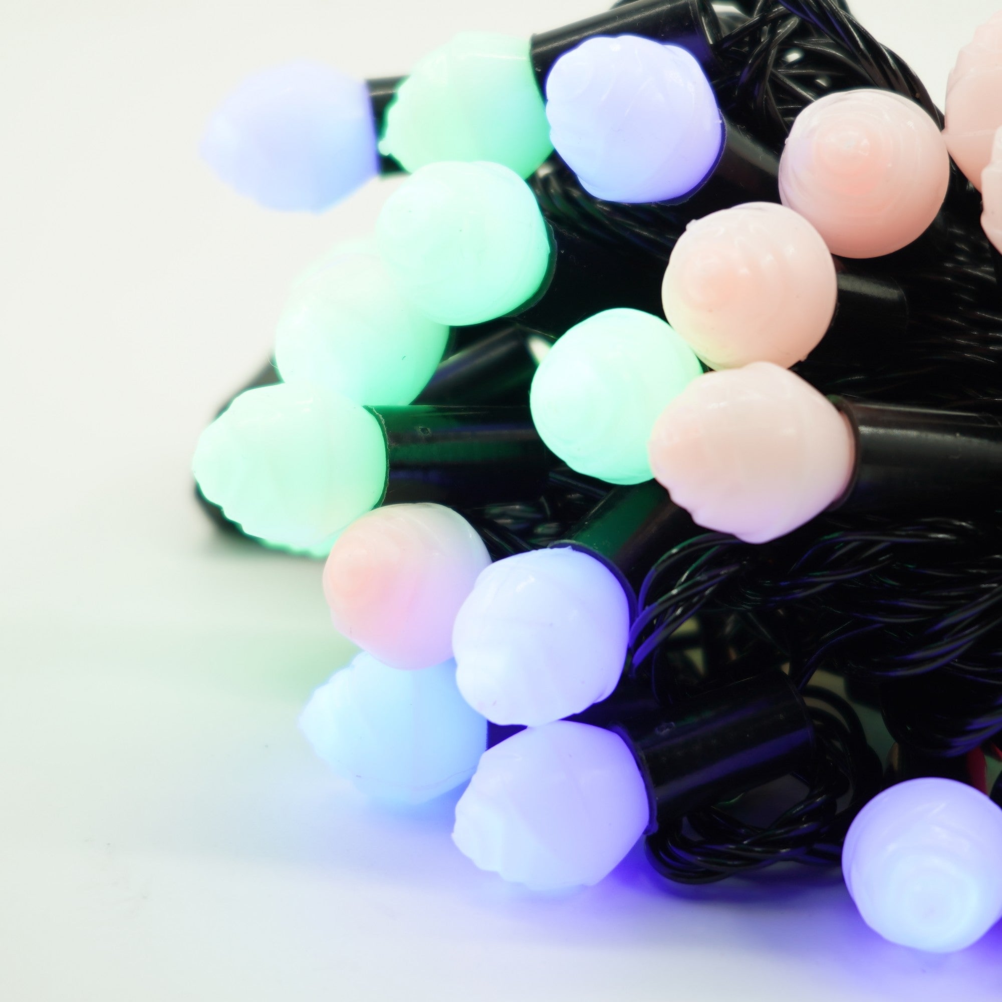 Instalatie de Craciun Liniara RGRB Yoto, 10 m, din care 1 m Prelungitor 220V, 40 LED, Bilute Mate, Interconectabila, Utilizare Interior/Exterior, Fir Negru, multicolor-6