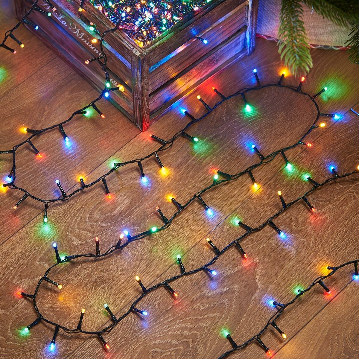 Instalatie de Craciun liniara Yoto, 24 m, din care 1 m cablu priza 220V, 300 LED, 8 jocuri de lumini, beculet in 6 colturi, pentru interior, controler, fir negru, multicolor-0