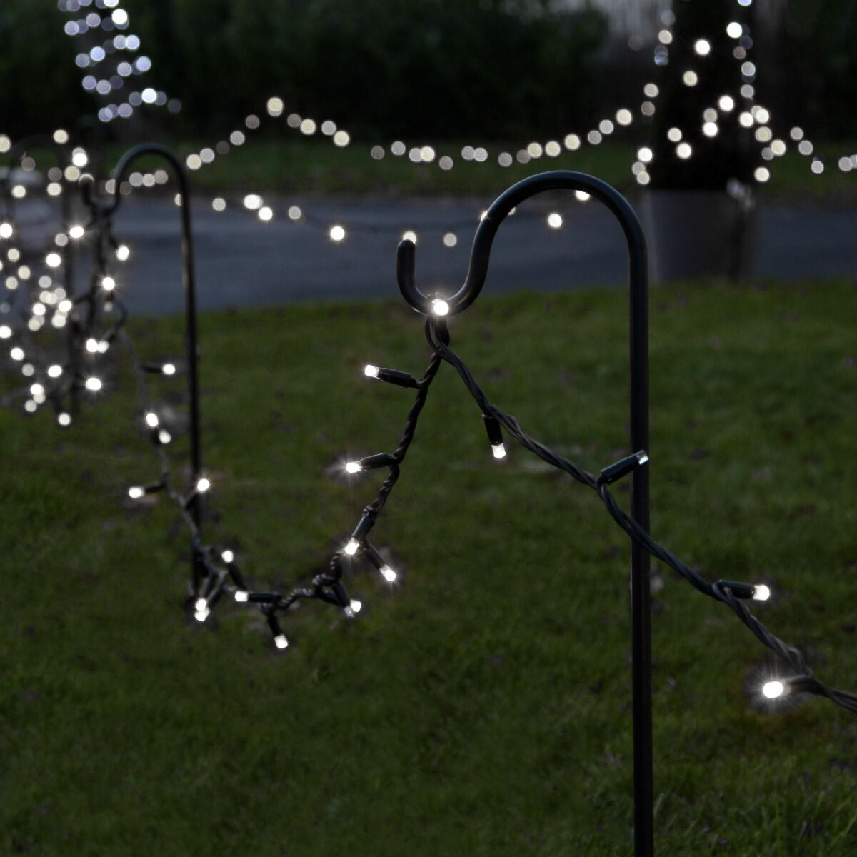 Instalatie de Craciun Liniara Yoto, 50 m, 1 m Prelungitor 220V, 498 LED, 8 Jocuri de Lumini, Controler, Fir Negru, Utilizare Interior/Exterior, Protectie anti-inghet, Fir Cupru, Alb Rece-0