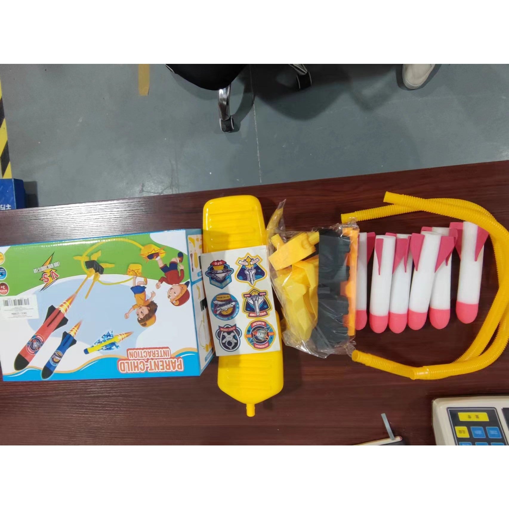 Jucarie pentru copii, lansator rachete cu piciorul, doua lansatoare, 6 rachete cu lumini-4
