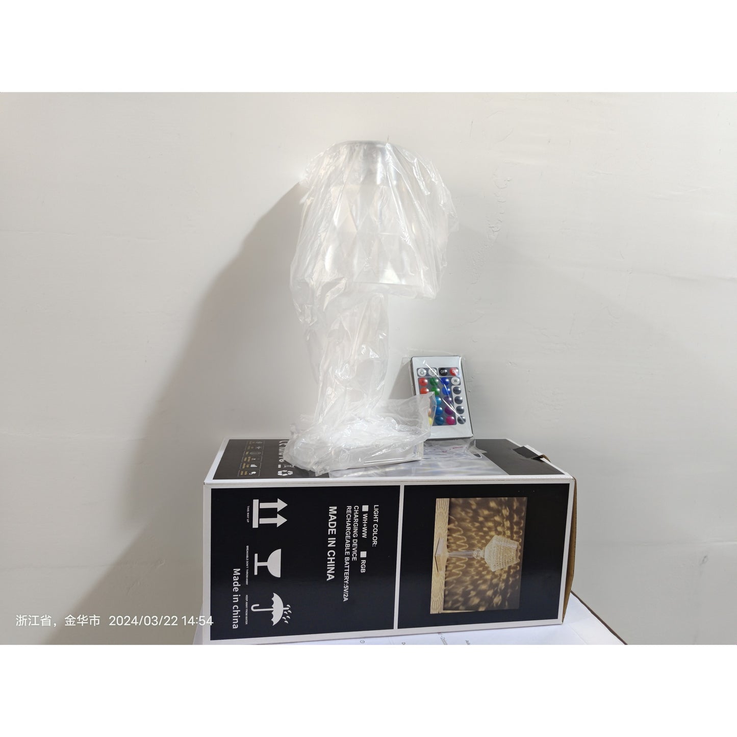 Lampa de birou pe LED RGB 16, Flippy, dimmer tactil, 3 nivele de intensitate, incarcare USB, 3W, Cristal Acrilic, 26x12 cm, cu telecomanda, transparent-7