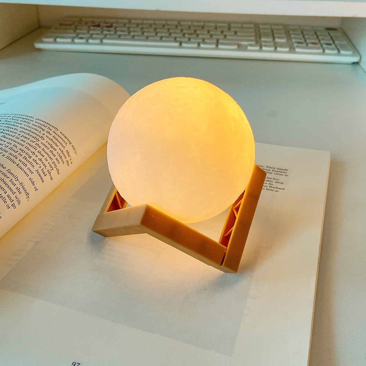 Lampa de veghe luna 3D Moon Light, lumina LED alb cald, alimentare baterii, fara acumulator, stand din plastic inclus, ø 10 cm, Flippy-4
