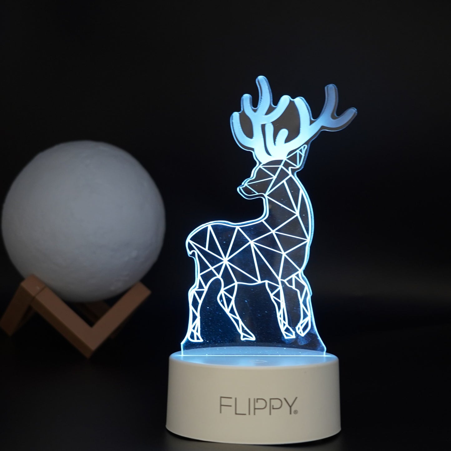 Lampa LED decorativa, Flippy, 3D, Cerb, cu telecomanda, doua moduri de alimentare USB si baterii, 20 cm inaltime, din material acril si lumina multicolora, alb-4