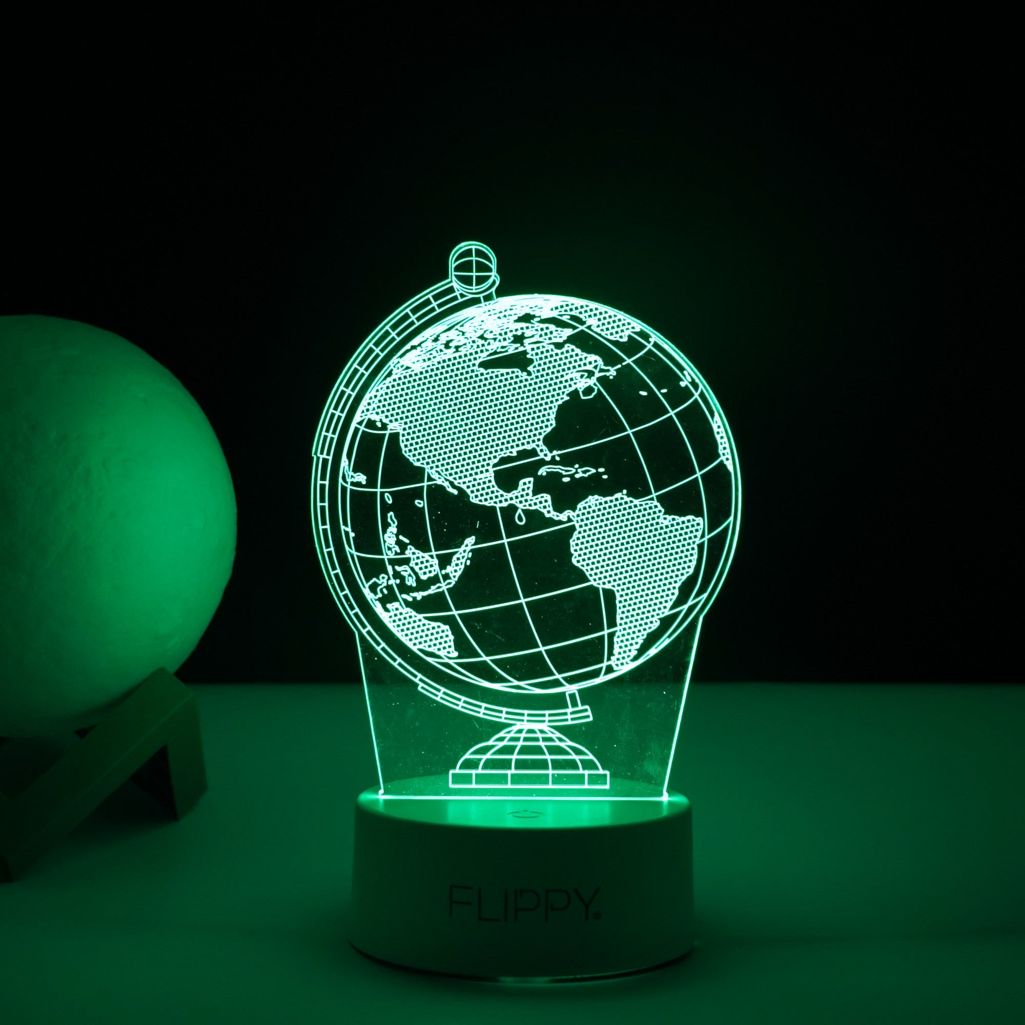 Lampa LED decorativa, Flippy, 3D, Globul Pamantesc, doua moduri de alimentare USB si baterii, 20 cm inaltime, din material acril si lumina multicolora, alb-2