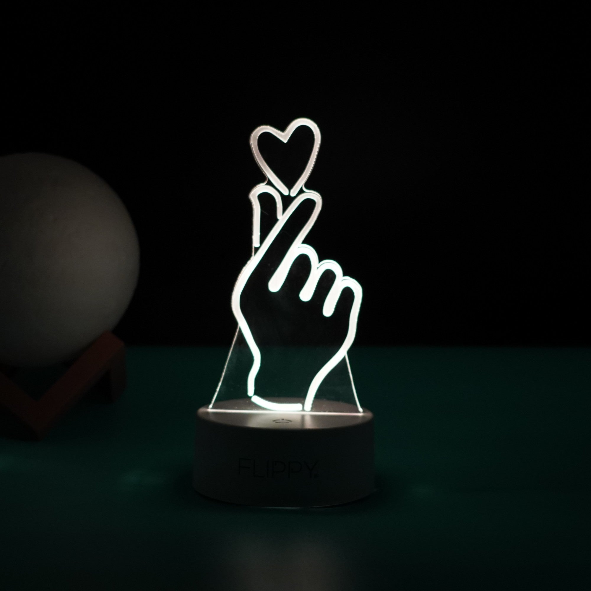 Lampa LED decorativa, Flippy, 3D, Mana si Inima, din material acril si lumina multicolora, alb-3