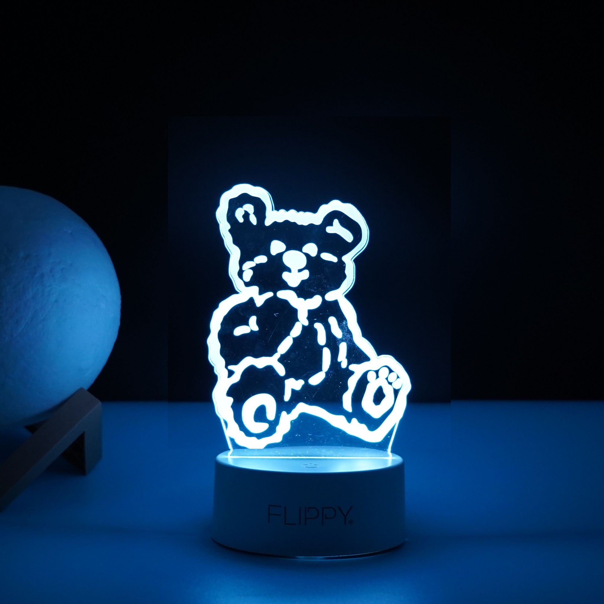 Lampa LED decorativa, Flippy, 3D, Ursulet, cu telecomanda, doua moduri de alimentare USB si baterii, 20 cm inaltime, din material acril si lumina multicolora, alb-3