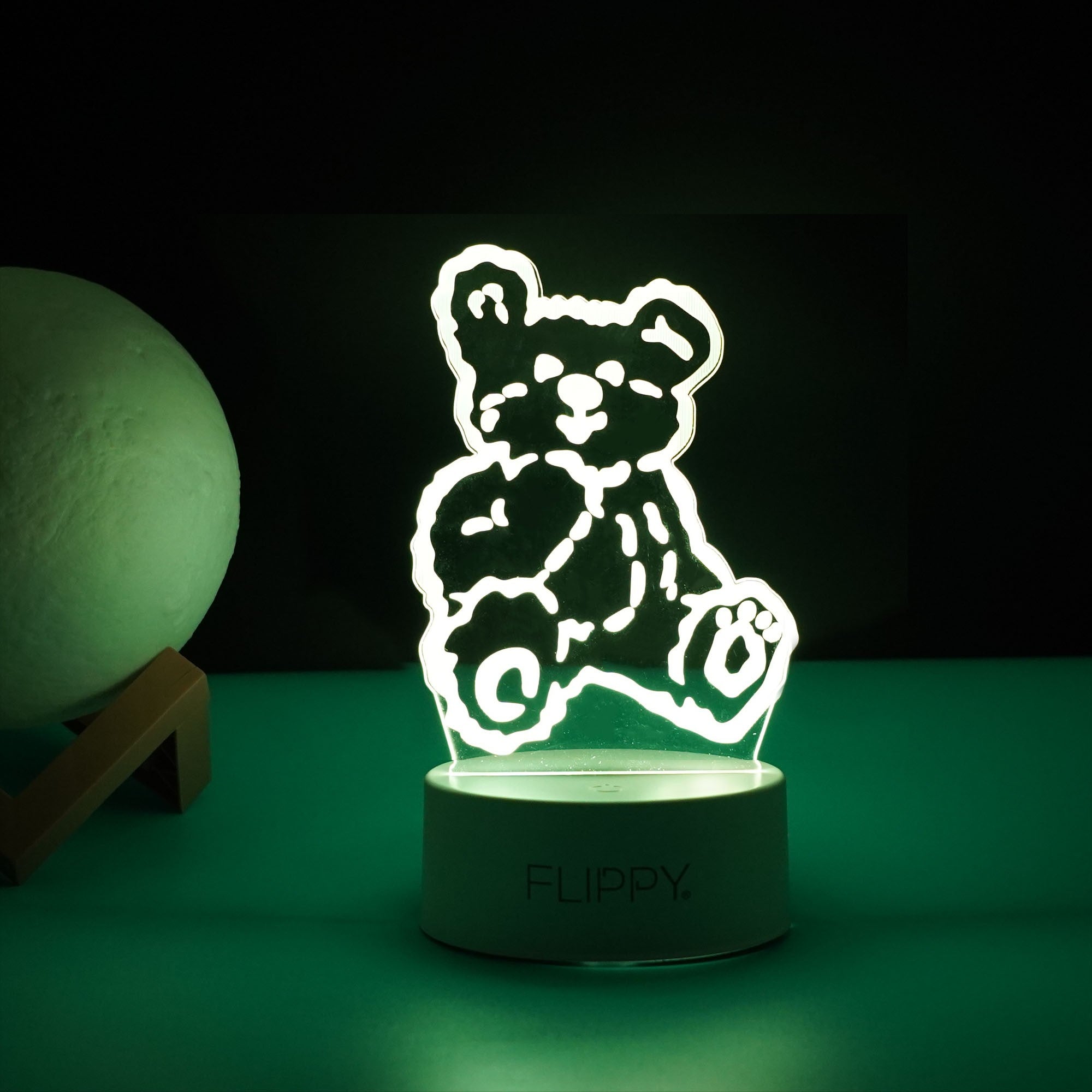 Lampa LED decorativa, Flippy, 3D, Ursulet, cu telecomanda, doua moduri de alimentare USB si baterii, 20 cm inaltime, din material acril si lumina multicolora, alb-4
