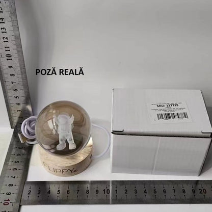 Lampa LED Decorativa, Flippy, cu Bila de Cristal cu Diametru 6cm, Model Astronaut 3D, Alimentare USB, Suport din Lemn, Lumina Alb Cald-4