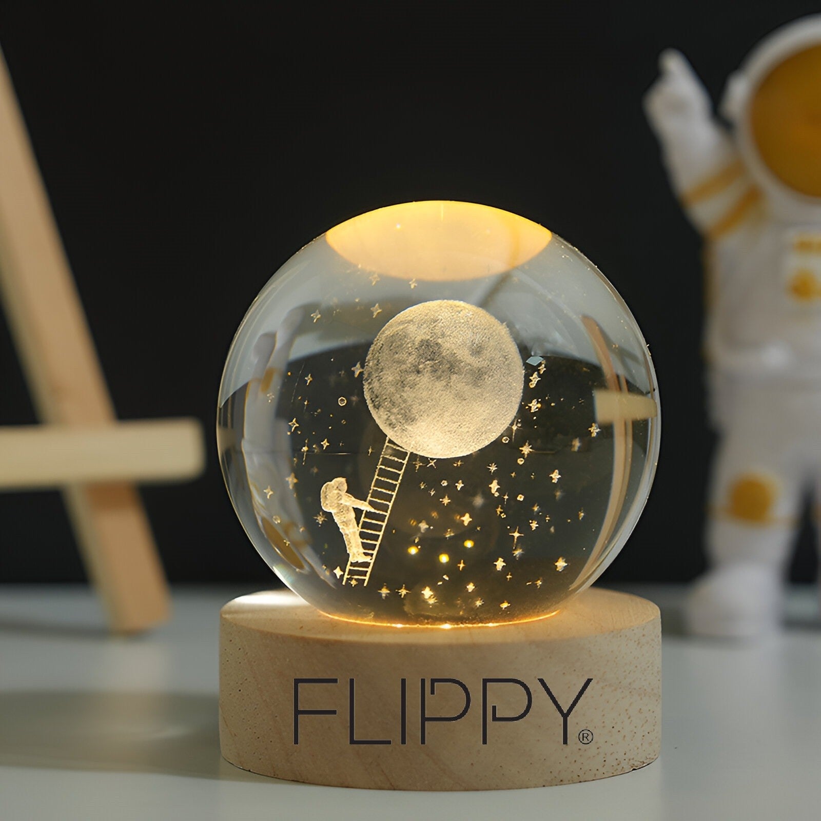 Lampa LED Decorativa, Flippy, cu Bila de Cristal cu Diametru 6cm, Model Astronaut pe Scara catre Luna 3D, Alimentare USB, Suport din Lemn, Lumina Alb Cald-5
