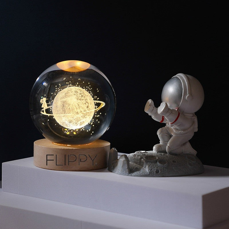 Lampa LED Decorativa, Flippy, cu Bila de Cristal cu Diametru 6cm, Model Cer Instelat 3D, Alimentare USB, Suport din Lemn, Lumina Alb Cald-4