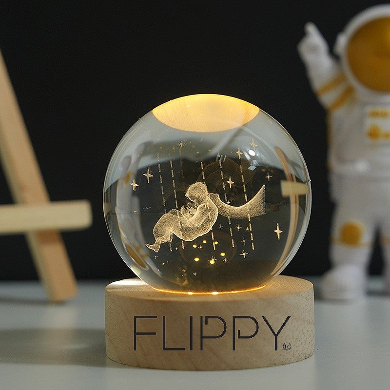 Lampa LED Decorativa, Flippy, cu Bila de Cristal cu Diametru 6cm, Model Micul Print 3D, Alimentare USB, Suport din Lemn, Lumina Alb Cald-3