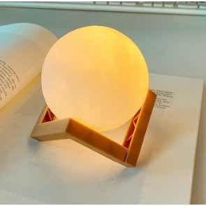 Lampa de veghe in forma de luna 3D Moon Light Alb Cald, alimentare baterii, stand plastic inclus, 8 cm, Flippy-1