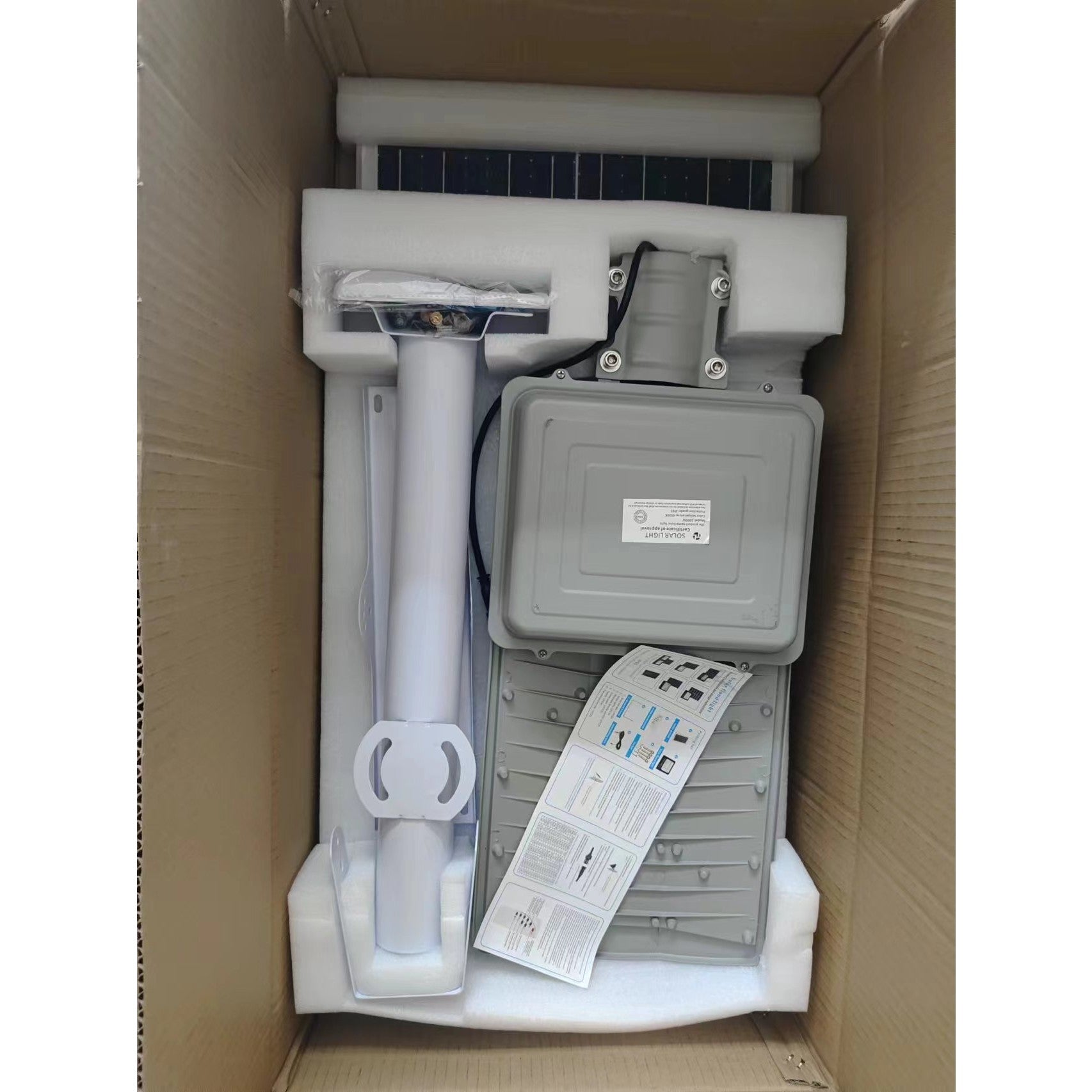 Lampa solara stradala Flippy, pentru curte sau strada, cu trei grile, finisaj mat, rezistent la apa, montare prin fixare, senzor lumina, baterie de litiu, IP65, lumina rece, putere 1000W, autonomie 10 ore, 55 x 23 x 9 cm, gri-9