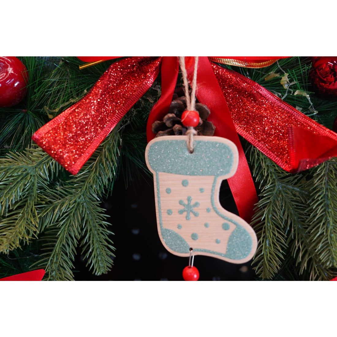 Ornament de brad ciorap cu clopotel, Flippy, multicolor, lemn, 17 cm-3
