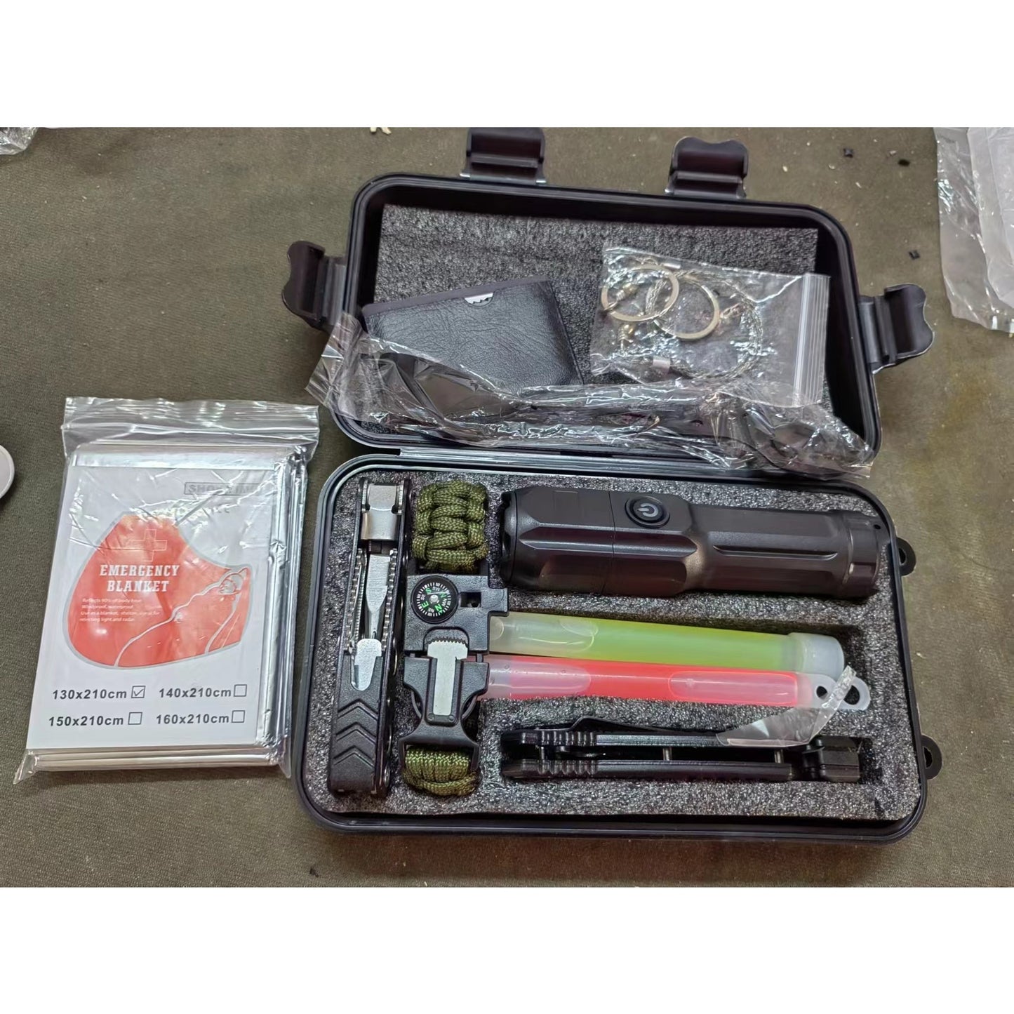 Kit supravietuire multifunctional, Flippy, Instrumente profesionale, Tip Valiza, pentru Camping, Drumetii, Aventuri in aer liber, 130x210 cm, Negru-0