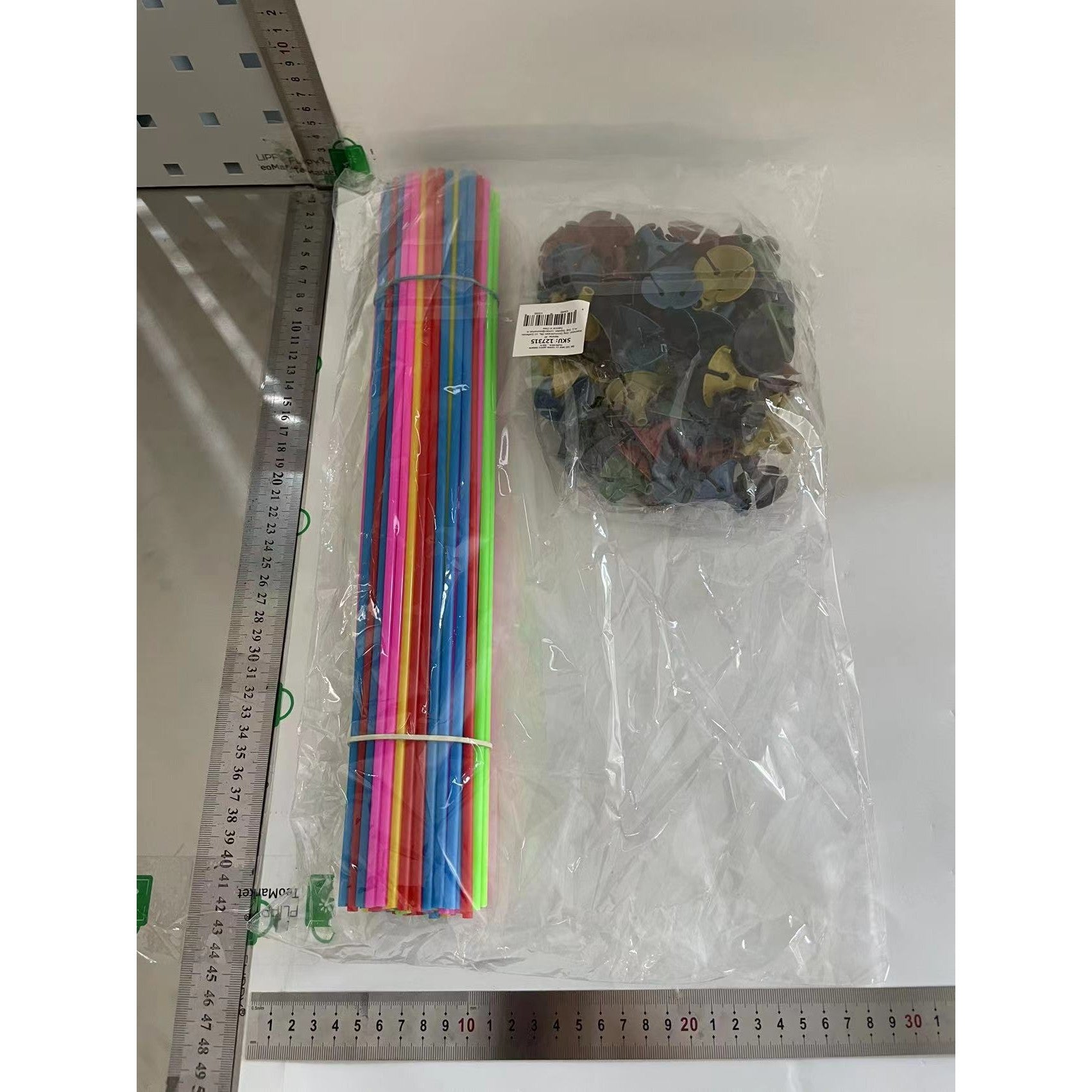 Set 100 Bete cu Rozete pentru Baloane, Flippy, Suporturi de plastic, Usor de instalat, Reutilizabil, Pentru aniversare, Nunta, Ziua de Nastere, Decorar, 40 cm,  Multicolore-1